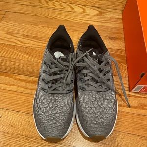 NWT - Women’s Nike Air Zoom Pegasus 36 size 9
